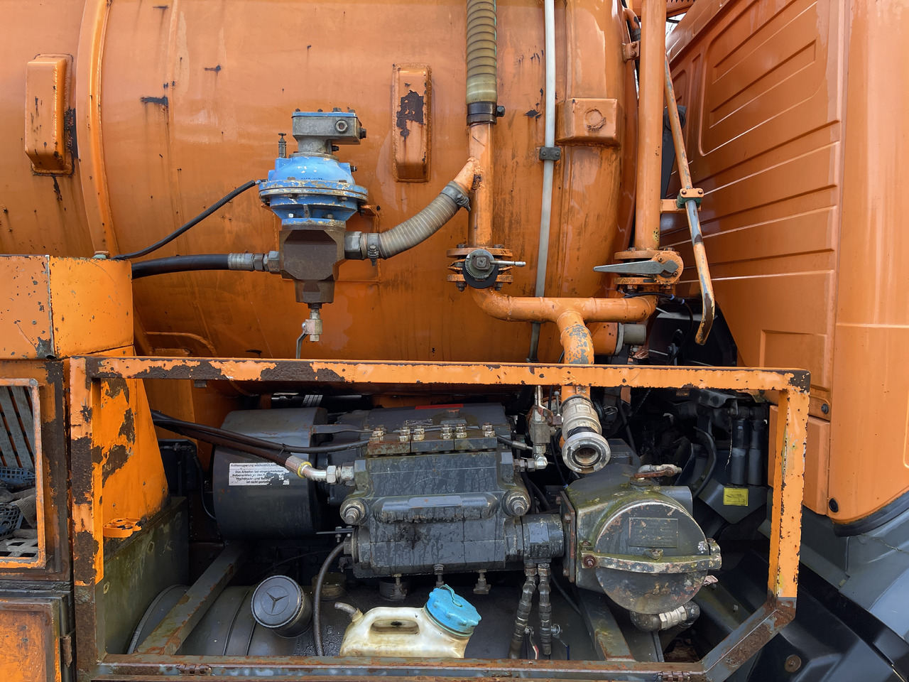 Vacuum truck Mercedes-Benz 2531L: picture 14