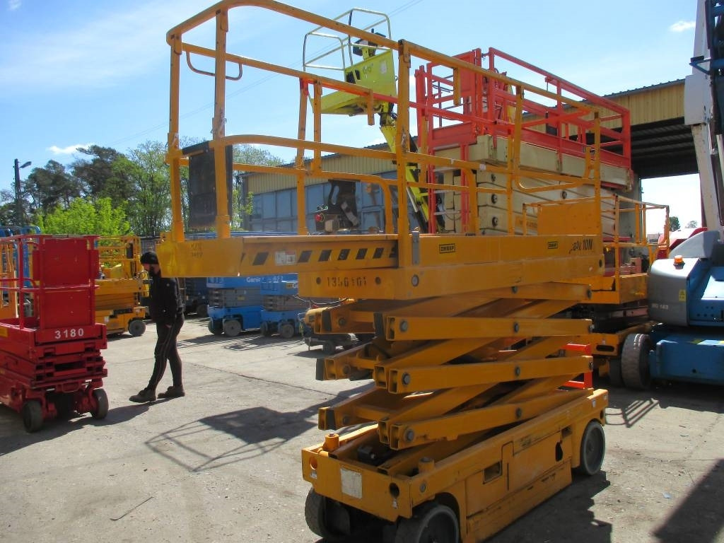 Haulotte Compact 10 N - Scissor lift: picture 3 Haulotte Compact 10 N - Scissor lift: picture 3