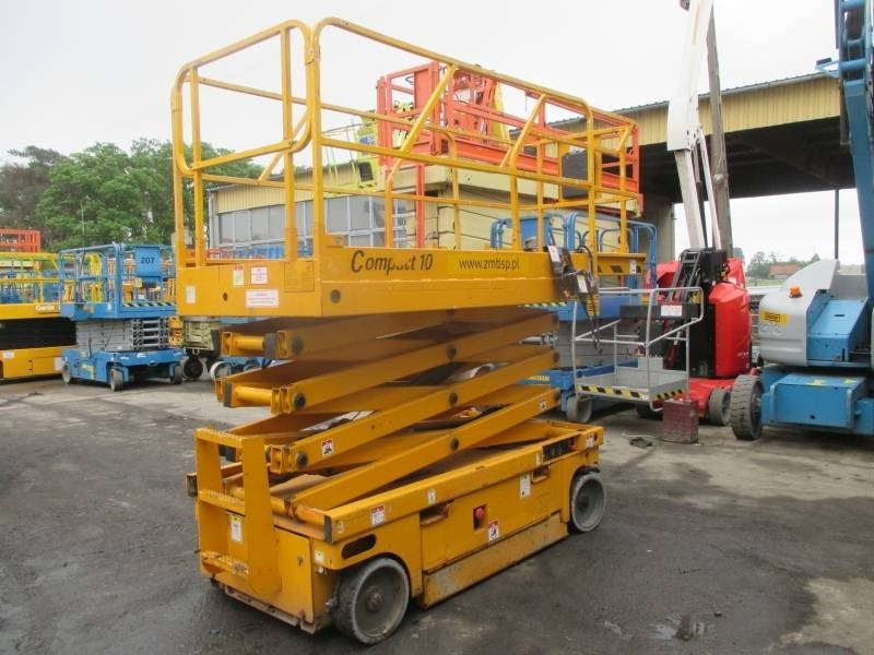 Haulotte Compact 10 - Scissor lift: picture 3 Haulotte Compact 10 - Scissor lift: picture 3