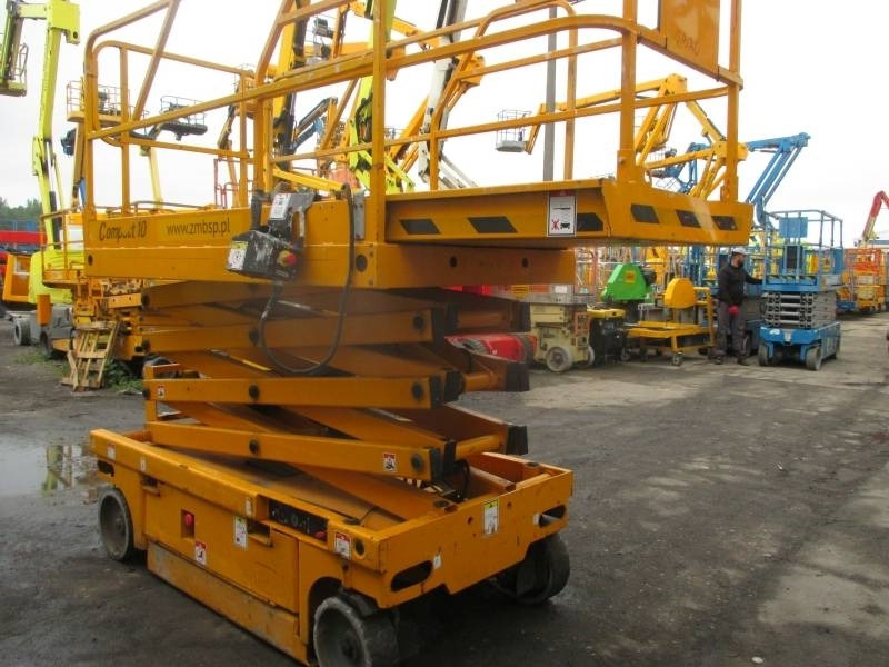 Haulotte Compact 10 - Scissor lift: picture 3 Haulotte Compact 10 - Scissor lift: picture 3
