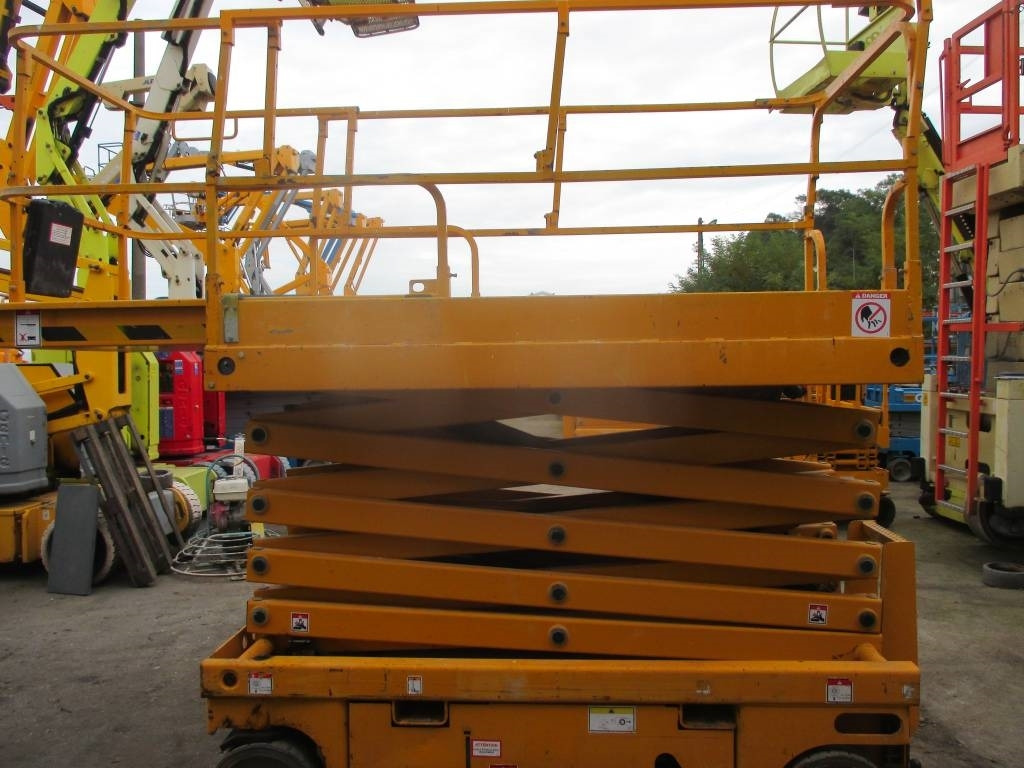 Haulotte Compact 12 - Scissor lift: picture 5 Haulotte Compact 12 - Scissor lift: picture 5