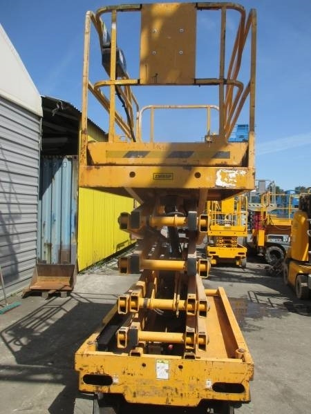 Haulotte Compact 12 - Scissor lift: picture 3 Haulotte Compact 12 - Scissor lift: picture 3