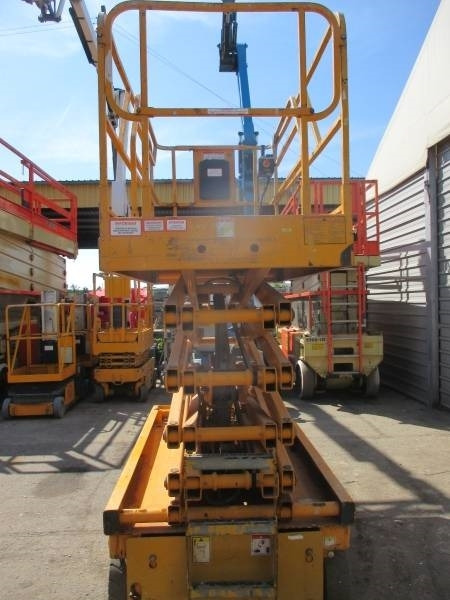Haulotte Compact 12 - Scissor lift: picture 4 Haulotte Compact 12 - Scissor lift: picture 4