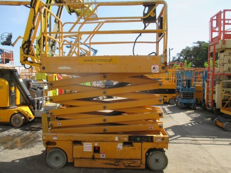 Haulotte Compact 12 - Scissor lift: picture 2 Haulotte Compact 12 - Scissor lift: picture 2
