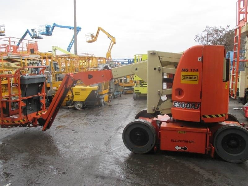 JLG E 300 AJ - Articulated boom: picture 3 JLG E 300 AJ - Articulated boom: picture 3