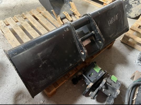 Godet de curage terex - Bucket: picture 4 Godet de curage terex - Bucket: picture 4