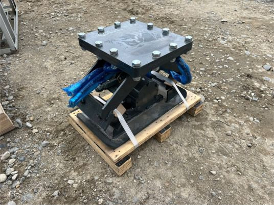 Plaque vibrante hydraulique pour minipelle - Vibratory plate, Attachment: picture 3 Plaque vibrante hydraulique pour minipelle - Vibratory plate, Attachment: picture 3