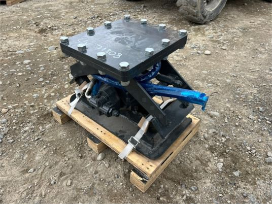 Plaque vibrante hydraulique pour minipelle - Vibratory plate, Attachment: picture 4 Plaque vibrante hydraulique pour minipelle - Vibratory plate, Attachment: picture 4
