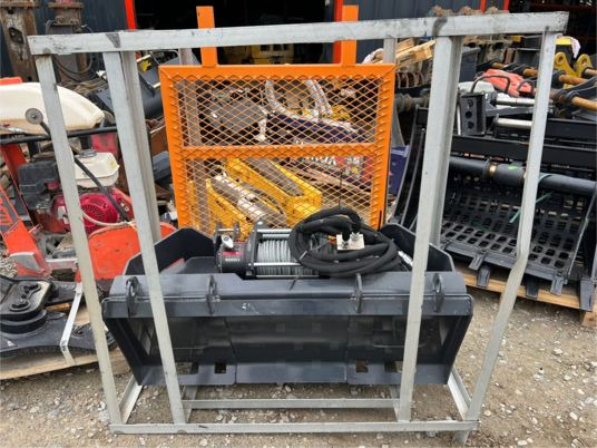 Treuil pour minichargeur - Winch for Construction machinery: picture 2 Treuil pour minichargeur - Winch for Construction machinery: picture 2