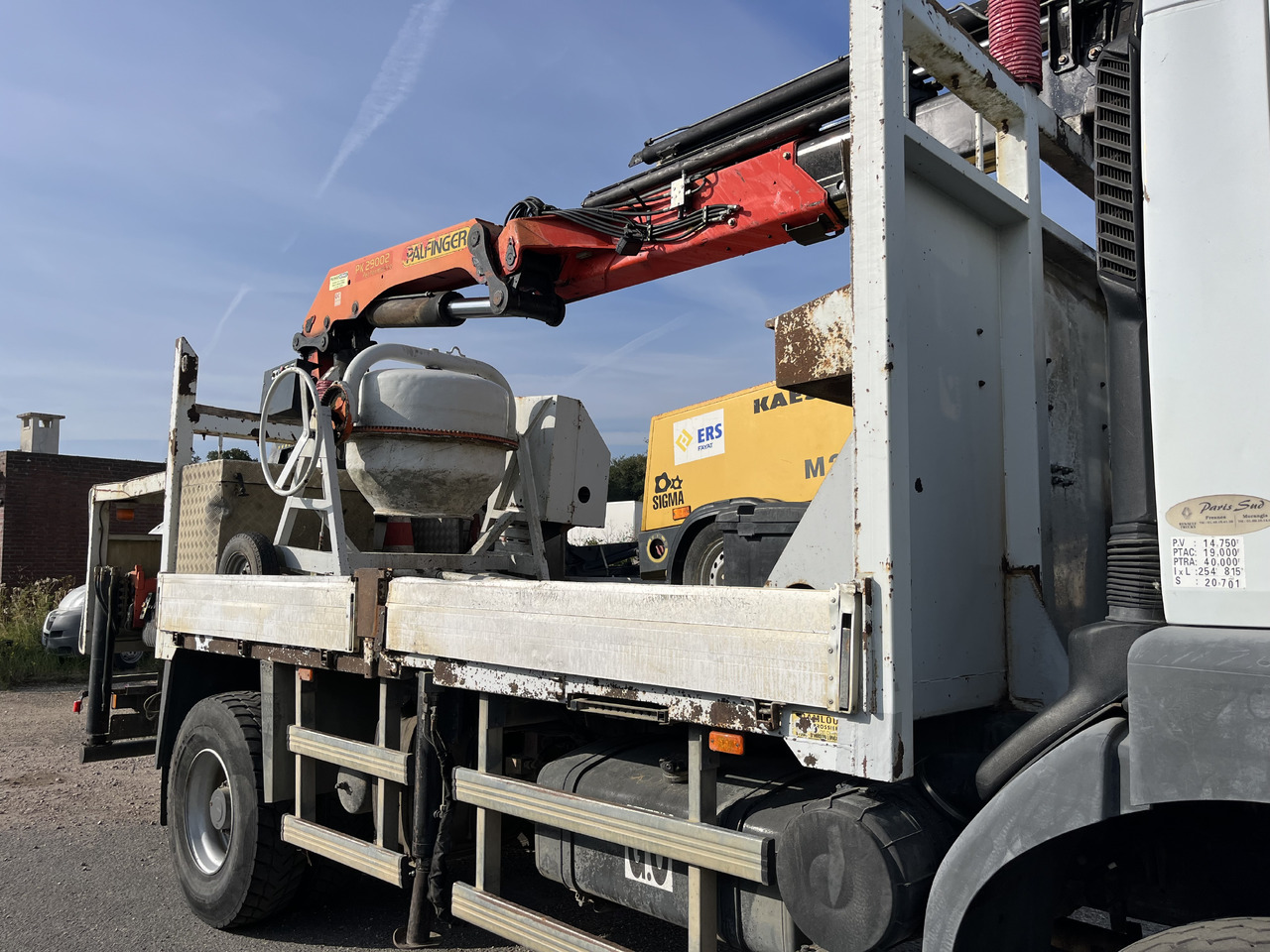 RENAULT Kerax 370dci 4x4 plateau grue Palfinger pk29002 - Dropside/ Flatbed truck, Crane truck: picture 3 RENAULT Kerax 370dci 4x4 plateau grue Palfinger pk29002 - Dropside/ Flatbed truck, Crane truck: picture 3