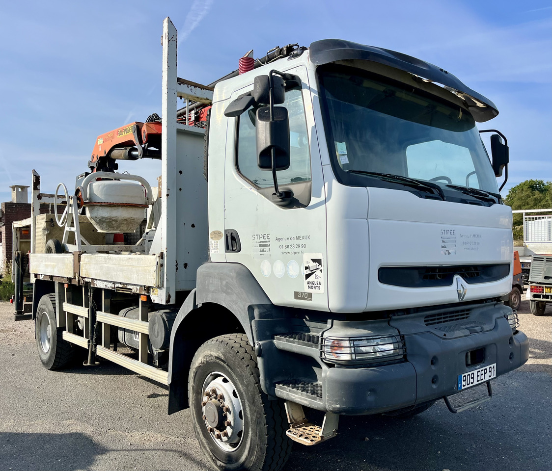 RENAULT Kerax 370dci 4x4 plateau grue Palfinger pk29002 - Dropside/ Flatbed truck, Crane truck: picture 2 RENAULT Kerax 370dci 4x4 plateau grue Palfinger pk29002 - Dropside/ Flatbed truck, Crane truck: picture 2