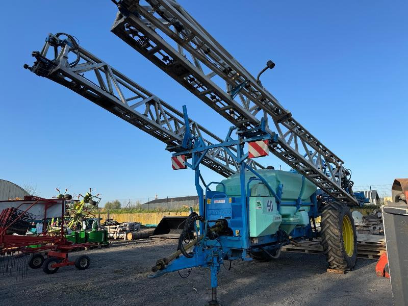 BERTHOUD MAXXOR 40 - Trailed sprayer: picture 1 BERTHOUD MAXXOR 40 - Trailed sprayer: picture 1