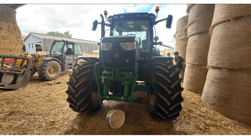 JOHN DEERE 6130R - Farm tractor: picture 2 JOHN DEERE 6130R - Farm tractor: picture 2