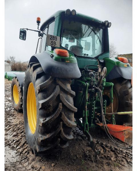 JOHN DEERE 6820 - Farm tractor: picture 2 JOHN DEERE 6820 - Farm tractor: picture 2