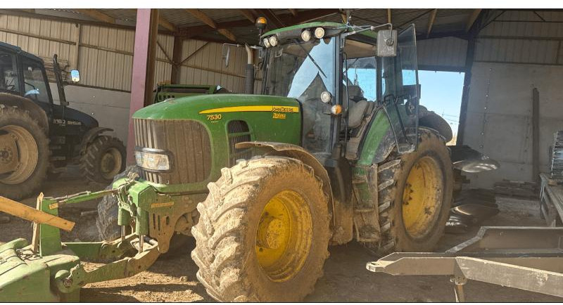 JOHN DEERE 7530 PREMIUM - Farm tractor: picture 1 JOHN DEERE 7530 PREMIUM - Farm tractor: picture 1