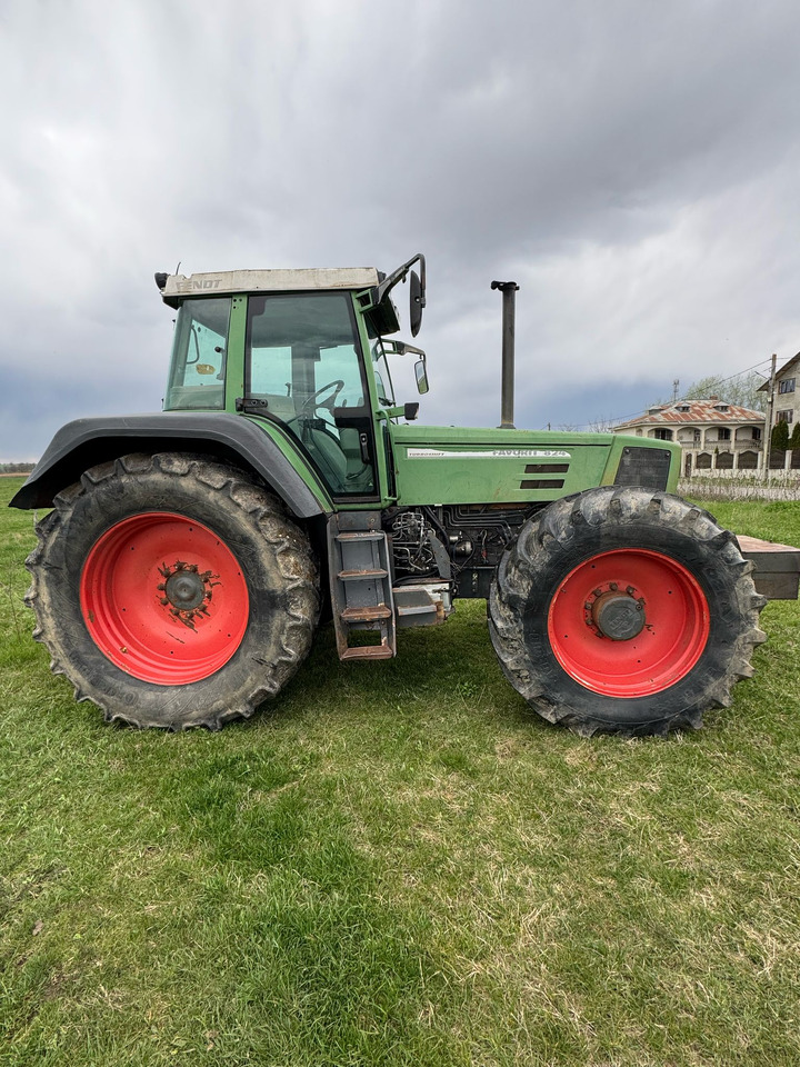 Fendt 824 Tractor - Farm tractor: picture 5 Fendt 824 Tractor - Farm tractor: picture 5