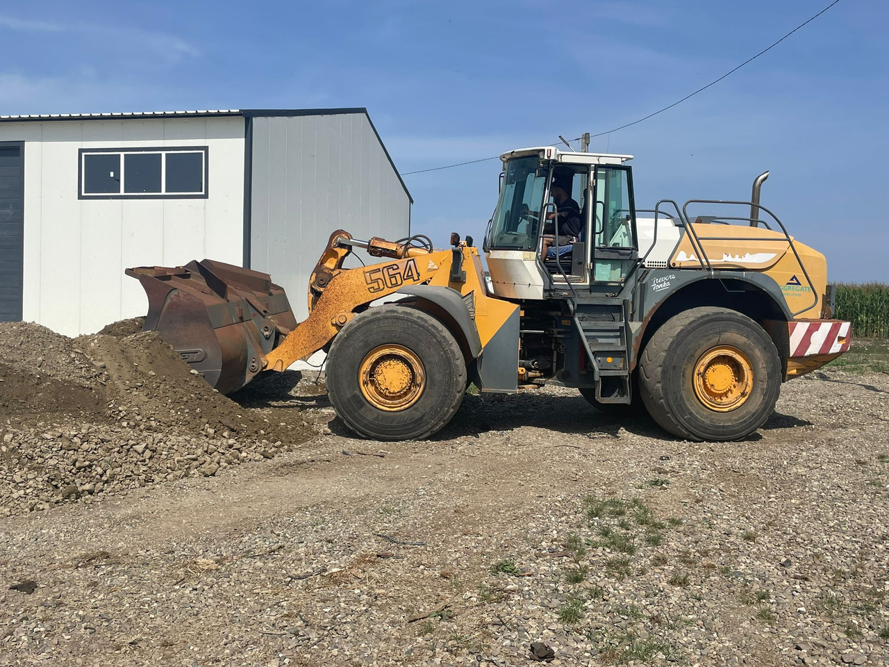 LIEBHERR 564 FRONT LOADER - Wheel loader: picture 1 LIEBHERR 564 FRONT LOADER - Wheel loader: picture 1