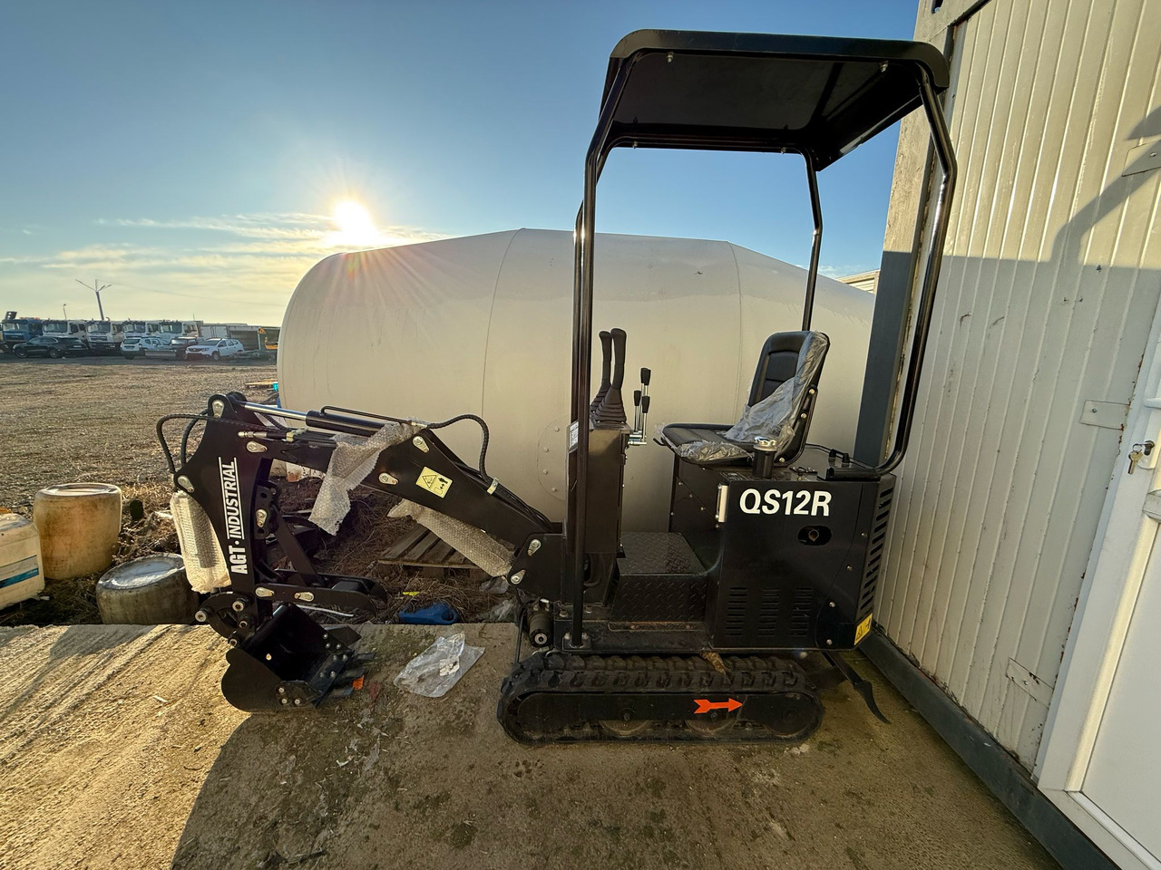 MINIEXCAVATOR JPC H10 - Other machinery: picture 3 MINIEXCAVATOR JPC H10 - Other machinery: picture 3