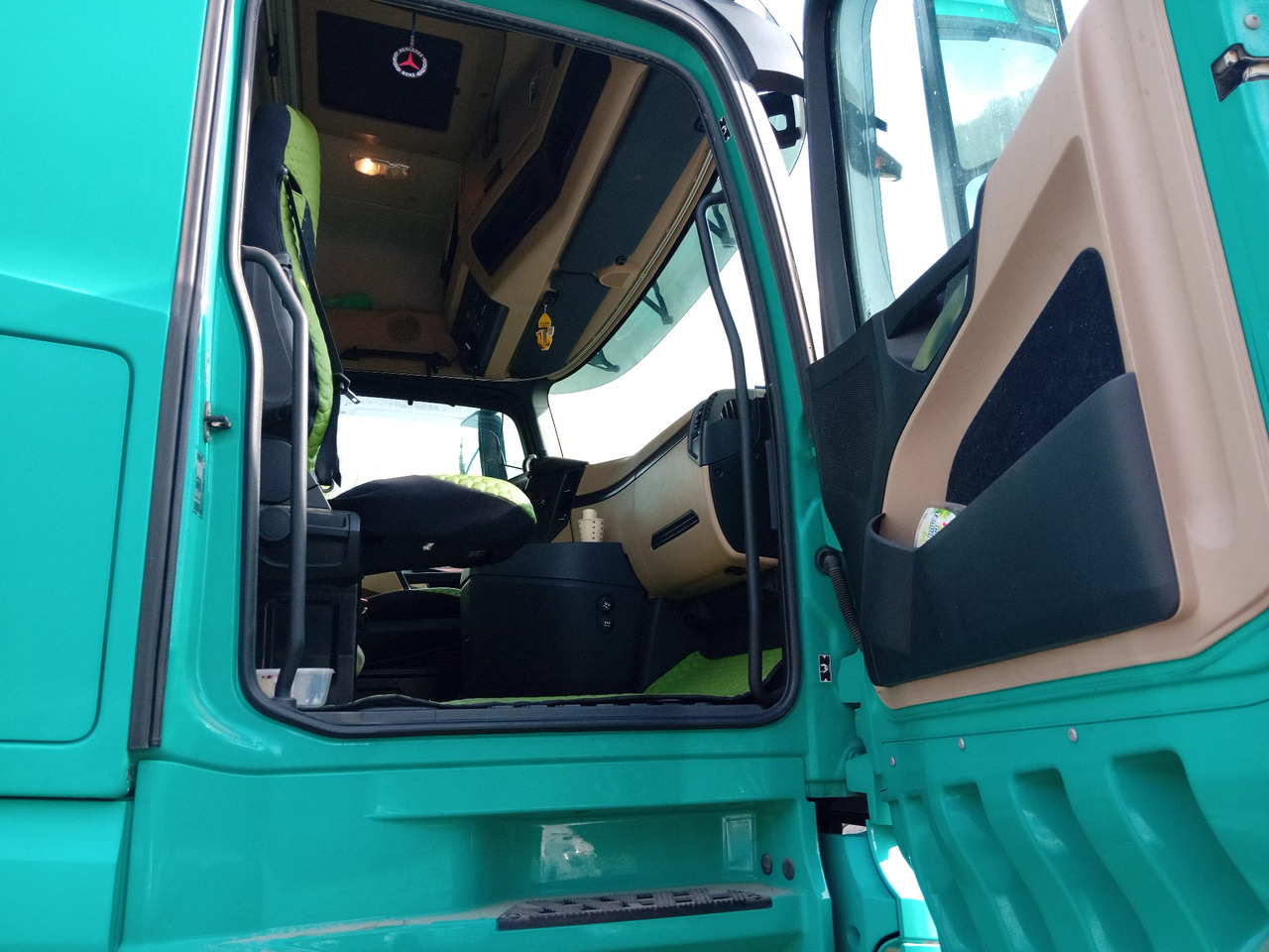 Tractor unit Mercedes-Benz Actros 18.45: picture 10