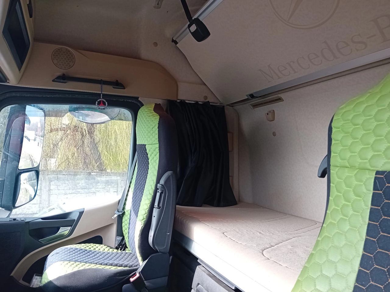 Tractor unit Mercedes-Benz Actros 18.45: picture 12