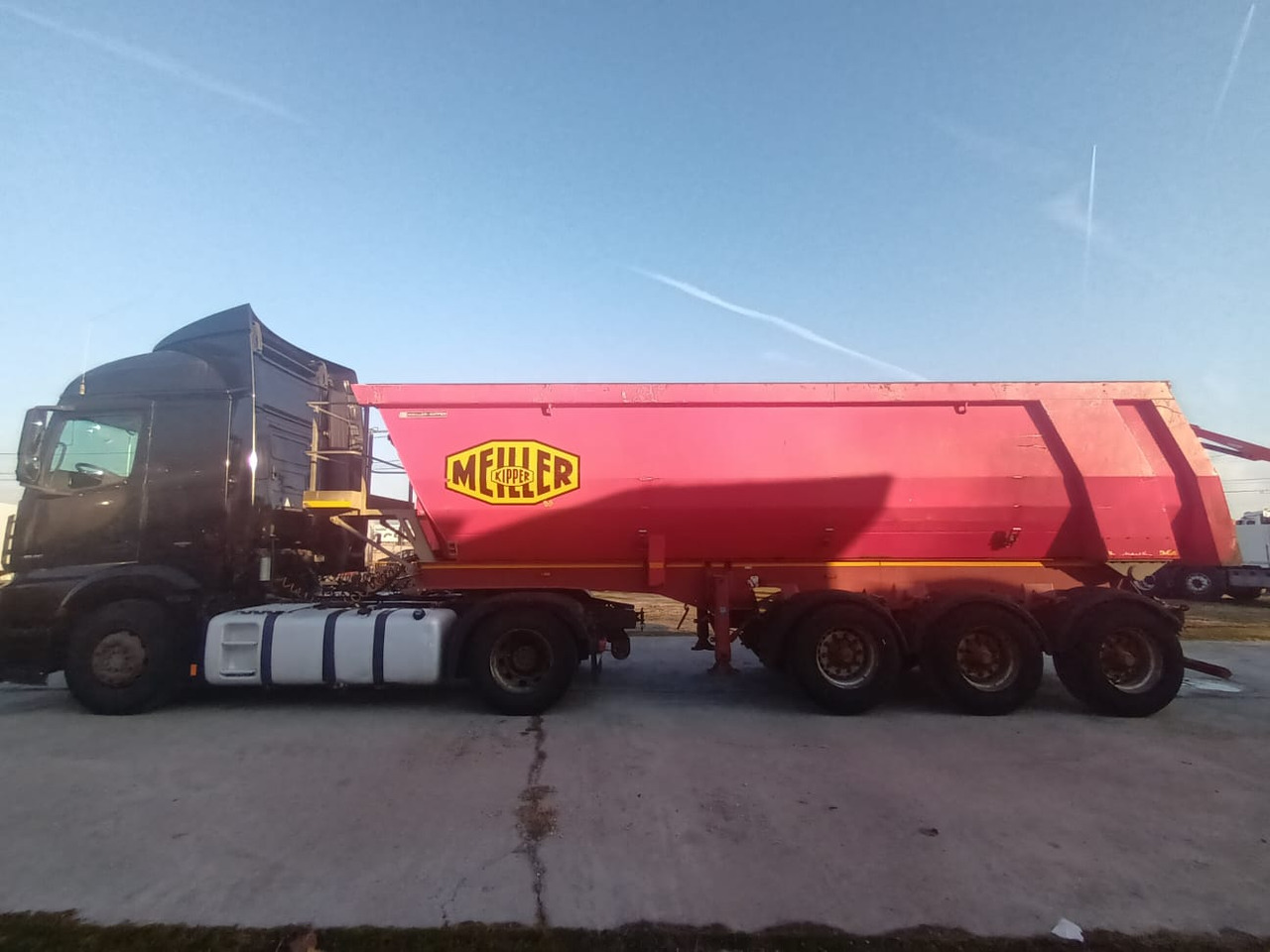 Tractor Head Mercedes-Benz Actros (2014) + Semi-trailer Tipper Meiller – Kipper (2004) - Tractor unit: picture 4 Tractor Head Mercedes-Benz Actros (2014) + Semi-trailer Tipper Meiller – Kipper (2004) - Tractor unit: picture 4