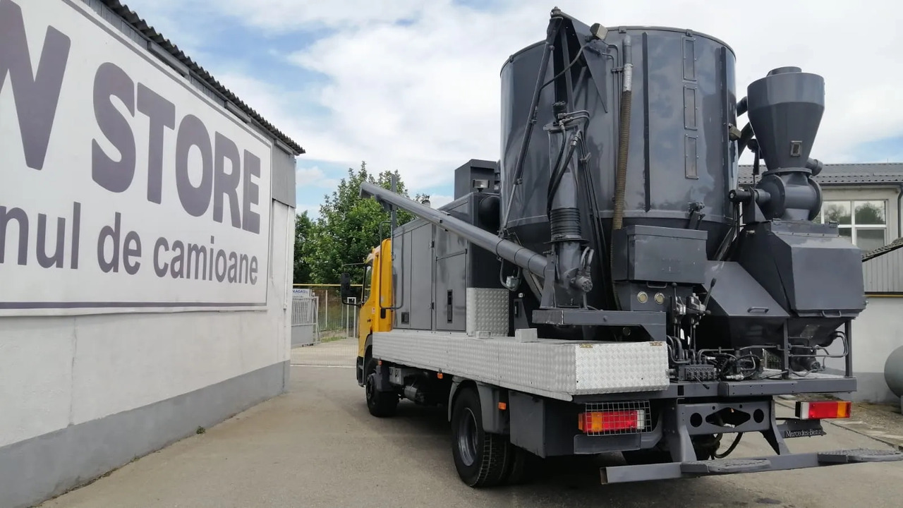 Mercedes-Benz Atego & Gmelin Animal Feed Mill and Mixer/FNC - Truck: picture 4 Mercedes-Benz Atego & Gmelin Animal Feed Mill and Mixer/FNC - Truck: picture 4