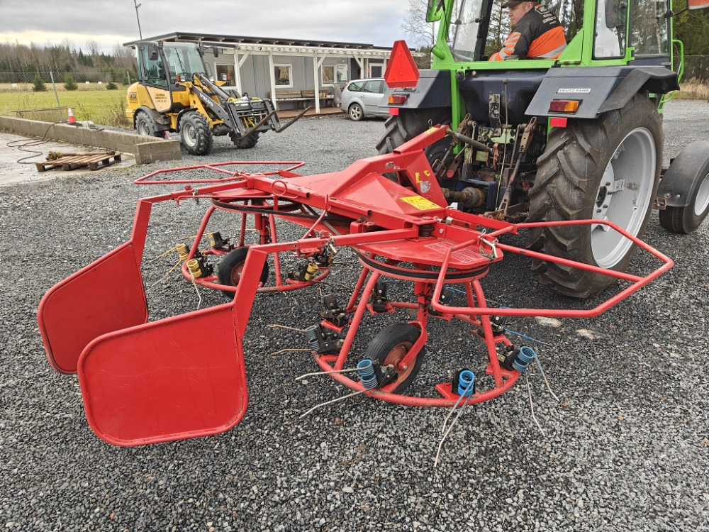 Ala-Talkkari KP320 pöyhin - Tedder/ Rake: picture 3 Ala-Talkkari KP320 pöyhin - Tedder/ Rake: picture 3