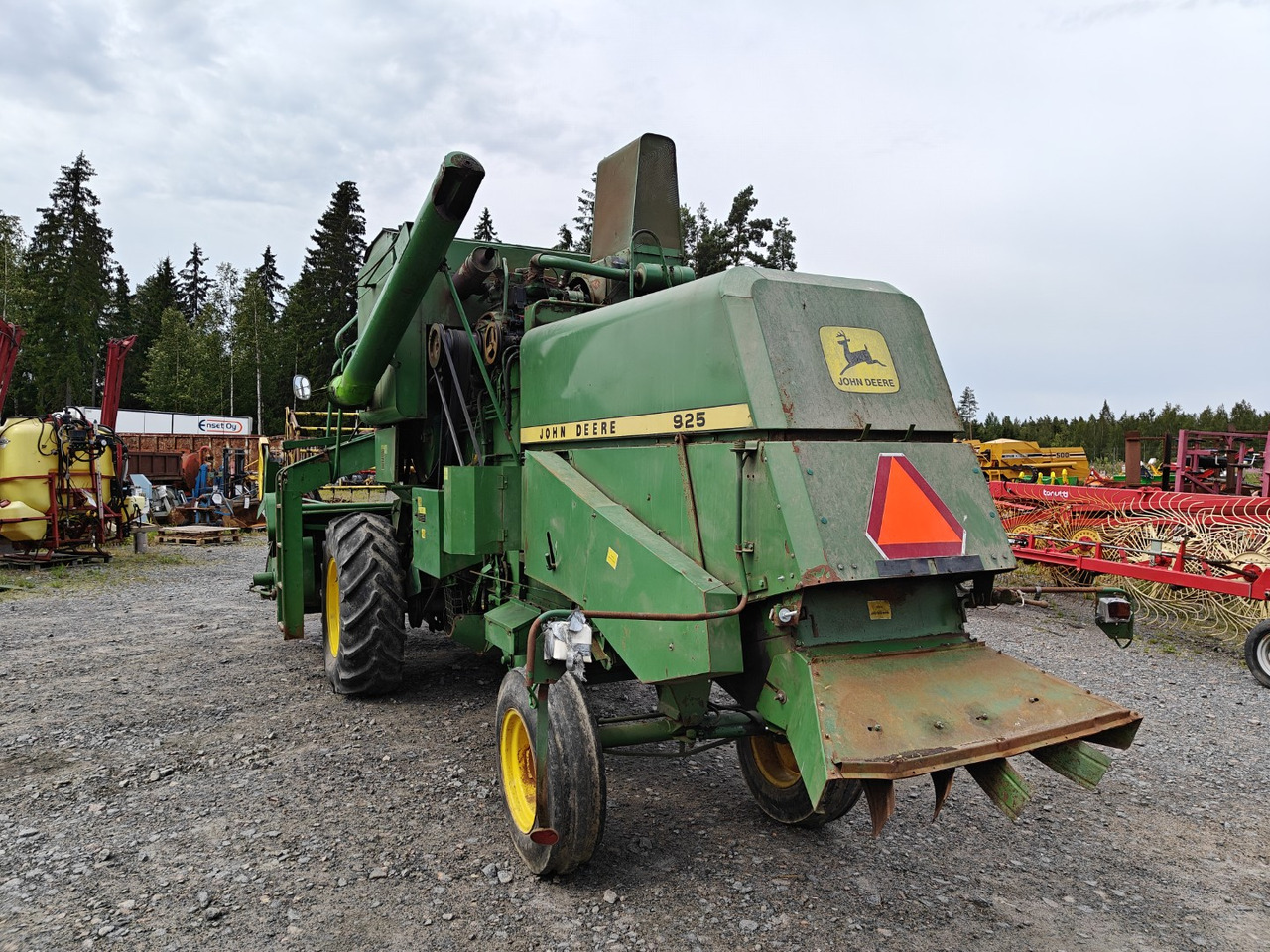 JOHN DEERE 925 leikkuupuimuri - Combine harvester: picture 3 JOHN DEERE 925 leikkuupuimuri - Combine harvester: picture 3