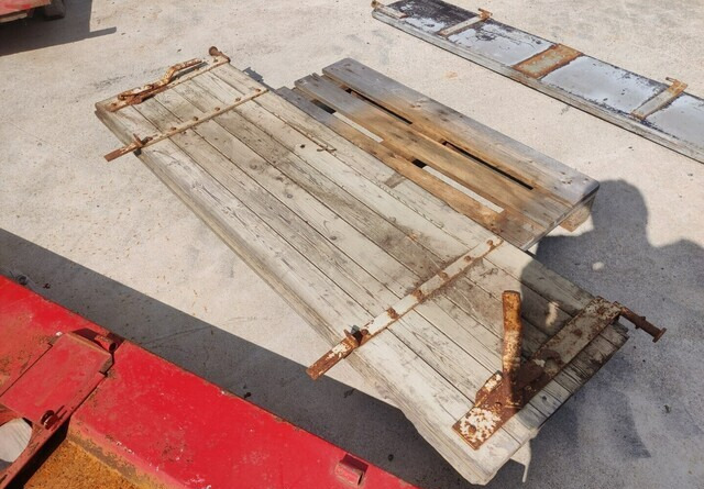 Peräkärryn laita - K 54cm - L 195cm - puinen - Body and exterior for Farm tipping trailer/ Dumper: picture 4 Peräkärryn laita - K 54cm - L 195cm - puinen - Body and exterior for Farm tipping trailer/ Dumper: picture 4