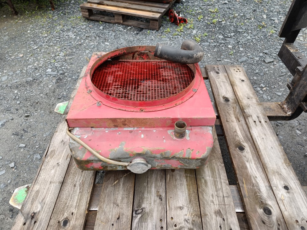 Sampo 410 jäähdytin - Radiator for Combine harvester: picture 3 Sampo 410 jäähdytin - Radiator for Combine harvester: picture 3