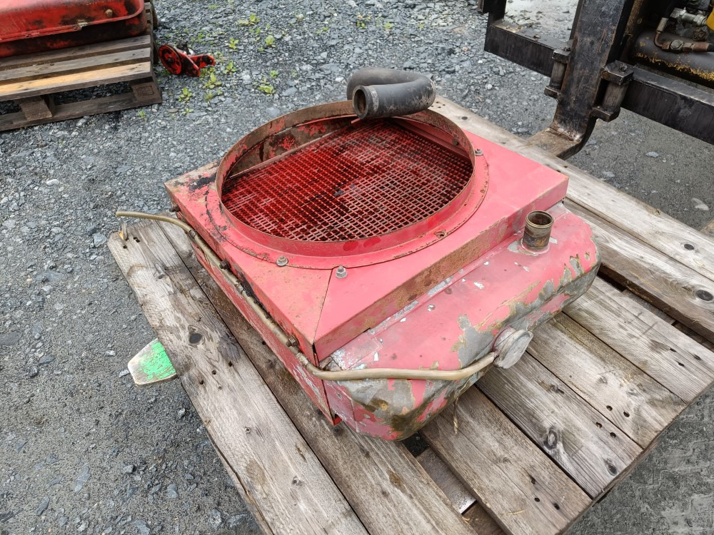 Sampo 410 jäähdytin - Radiator for Combine harvester: picture 2 Sampo 410 jäähdytin - Radiator for Combine harvester: picture 2