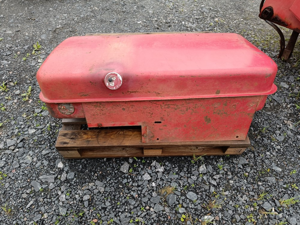 Sampo 410 polttoainetankki - Fuel tank for Combine harvester: picture 4 Sampo 410 polttoainetankki - Fuel tank for Combine harvester: picture 4