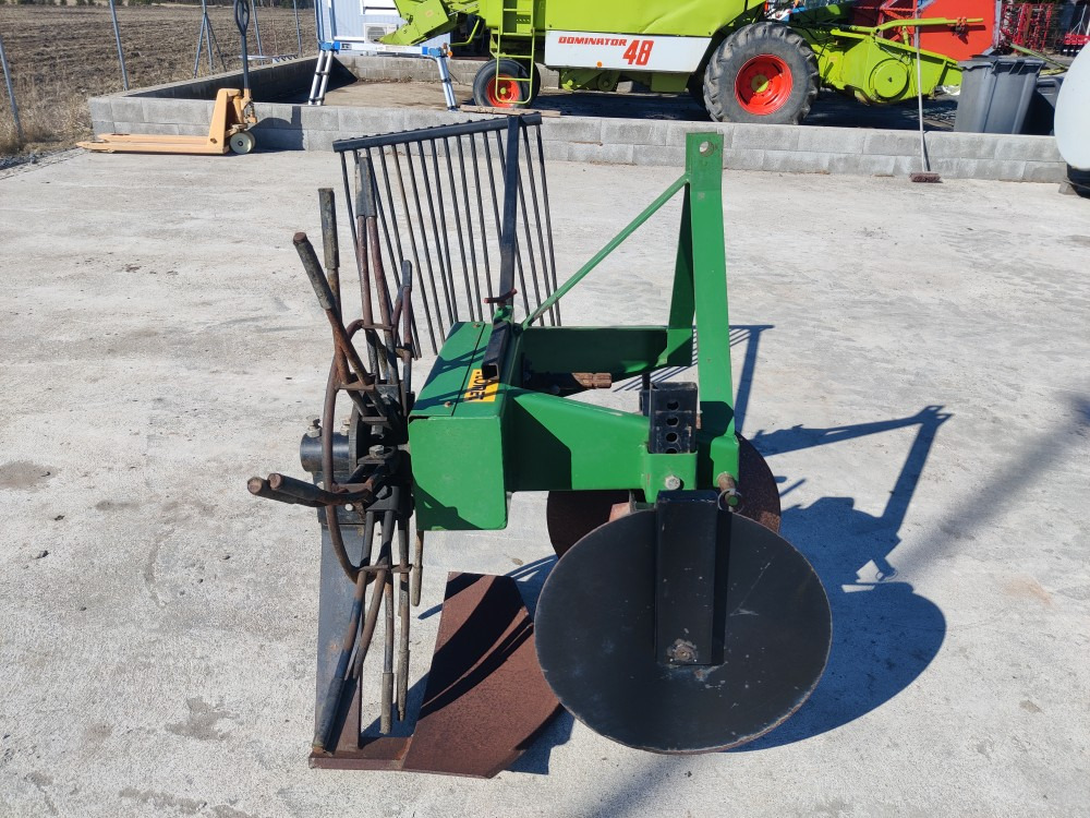 Ylömec perunannostokone - Potato harvester: picture 2 Ylömec perunannostokone - Potato harvester: picture 2