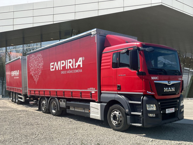 Curtainsider truck MAN TGX 26.470 6X2-4 BL tandem: picture 9