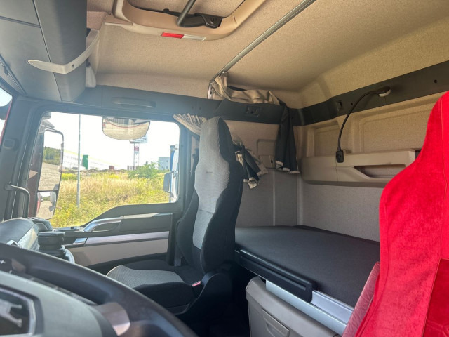 Curtainsider truck MAN TGX 26.470 6X2-4 BL tandem: picture 15