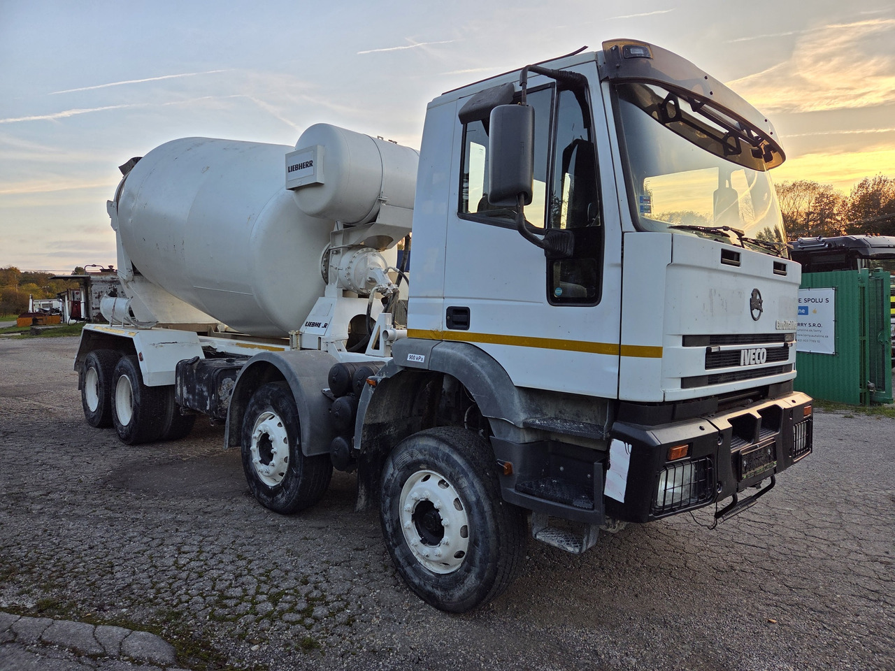 IVECO EURO TRAKKER MP340E35HB 8x4 MIX (chassis ) - Concrete mixer truck: picture 3 IVECO EURO TRAKKER MP340E35HB 8x4 MIX (chassis ) - Concrete mixer truck: picture 3