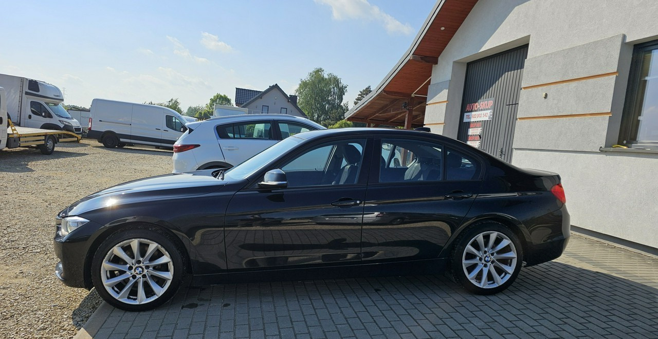 BMW SERIA 3 V (F30/F31/F34) BMW SERIA 3 BMW 330D xDrive ładny stan 4x4 sedan - Sedan: picture 4 BMW SERIA 3 V (F30/F31/F34) BMW SERIA 3 BMW 330D xDrive ładny stan 4x4 sedan - Sedan: picture 4