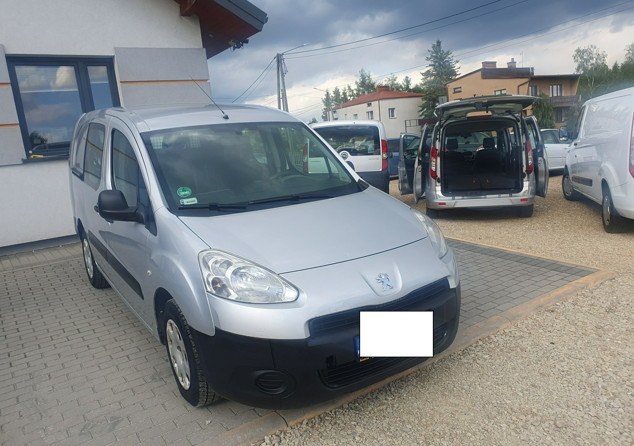 Citroen Berlingo II 5 lub 2 osobowy *long * zabudowa gruau* - Car: picture 4 Citroen Berlingo II 5 lub 2 osobowy *long * zabudowa gruau* - Car: picture 4