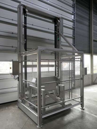 Lachnit lifter for palletboxes 322 L - Food processing equipment: picture 2 Lachnit lifter for palletboxes 322 L - Food processing equipment: picture 2