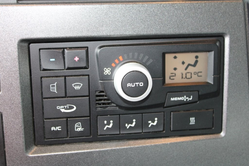 Tractor unit Renault T 480: picture 9
