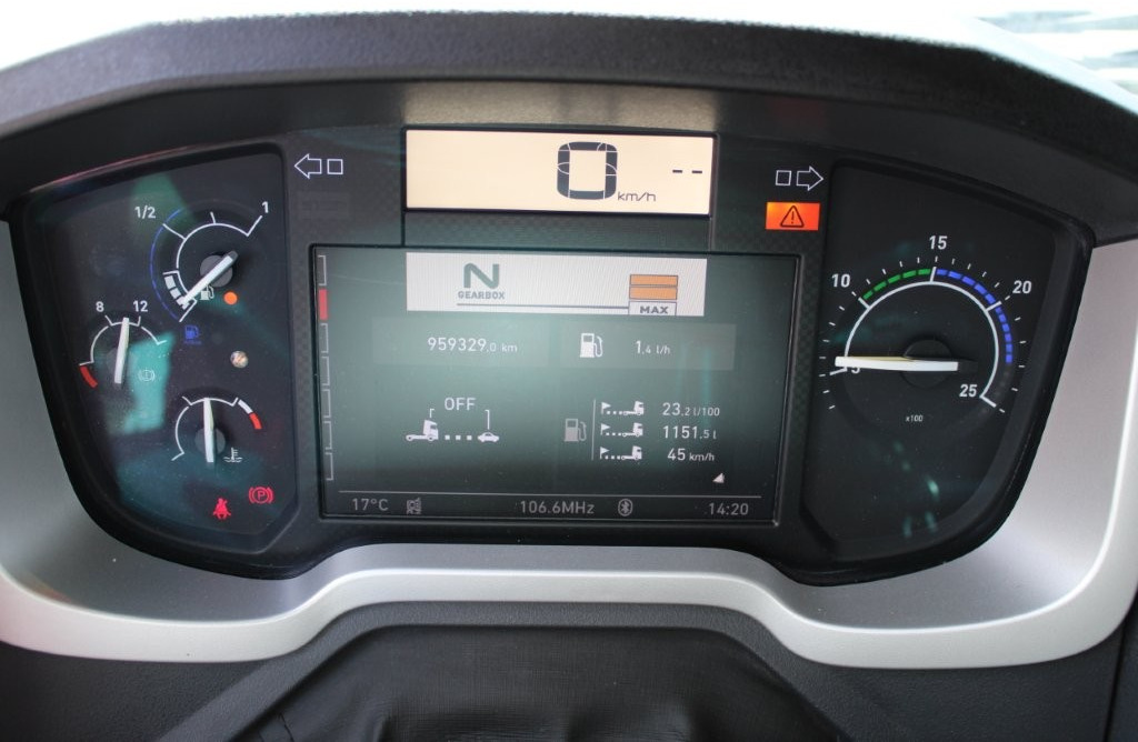 Tractor unit Renault T 480: picture 12