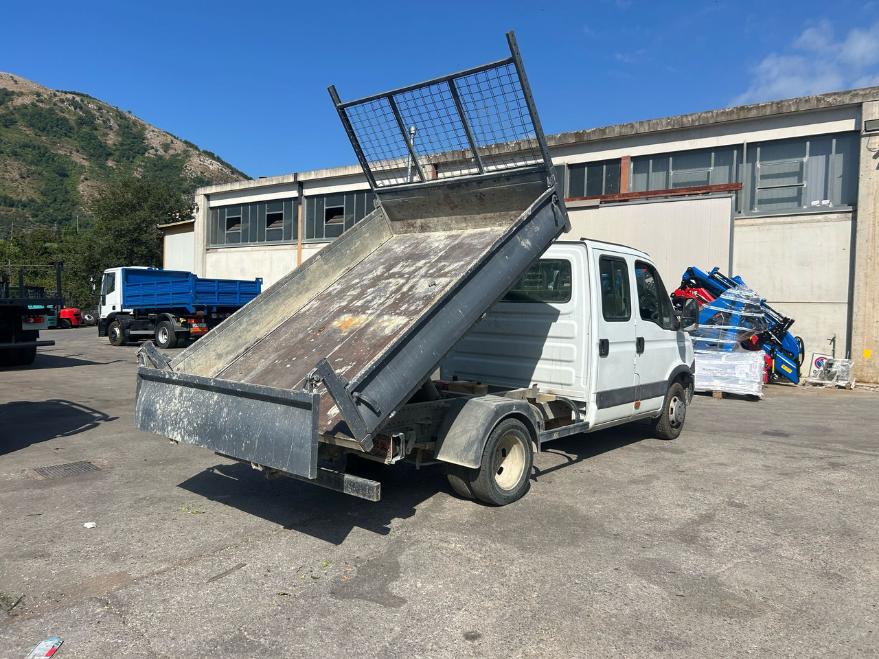 Tipper van IVECO DAILY 35C13: picture 13