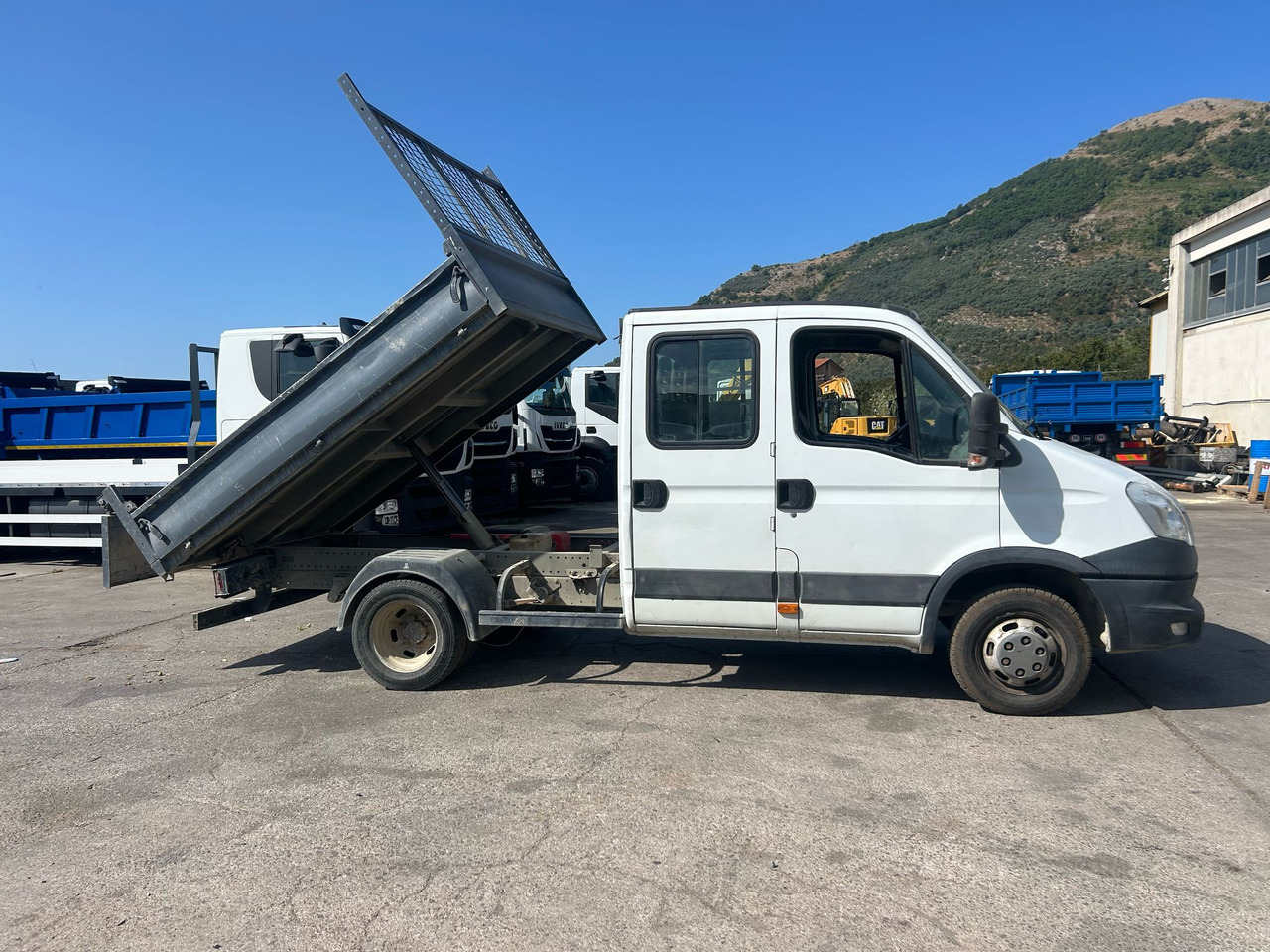 Tipper van IVECO DAILY 35C13: picture 15