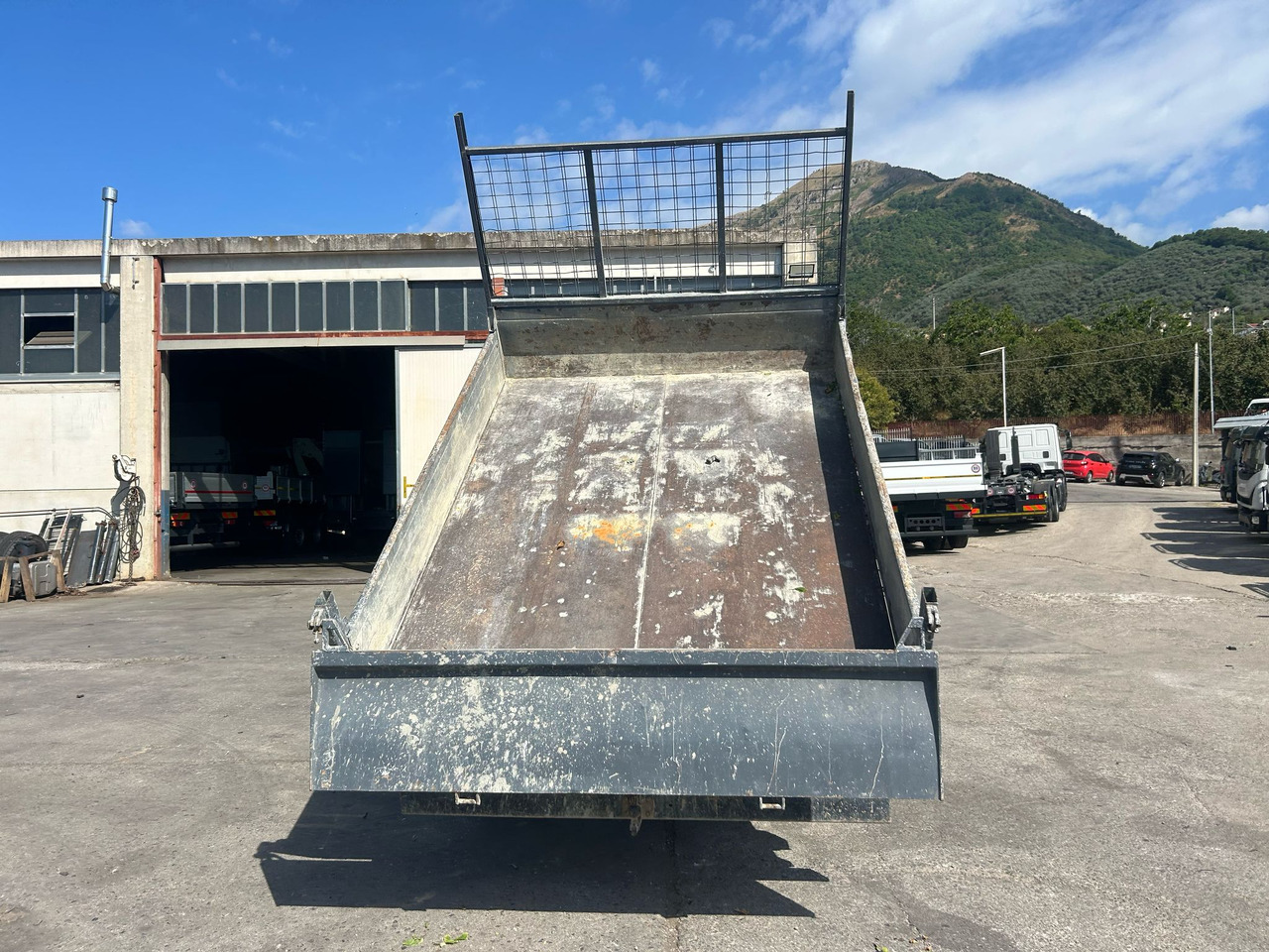 Tipper van IVECO DAILY 35C13: picture 12