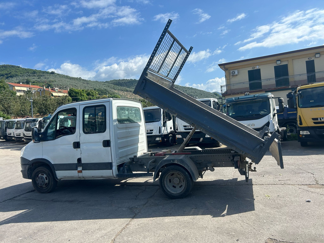 Tipper van IVECO DAILY 35C13: picture 9