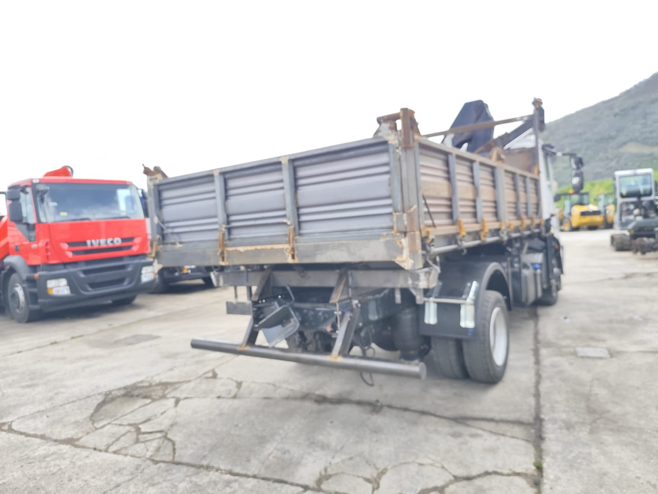 Crane truck, Tipper IVECO EUROCARGO 120E28: picture 20