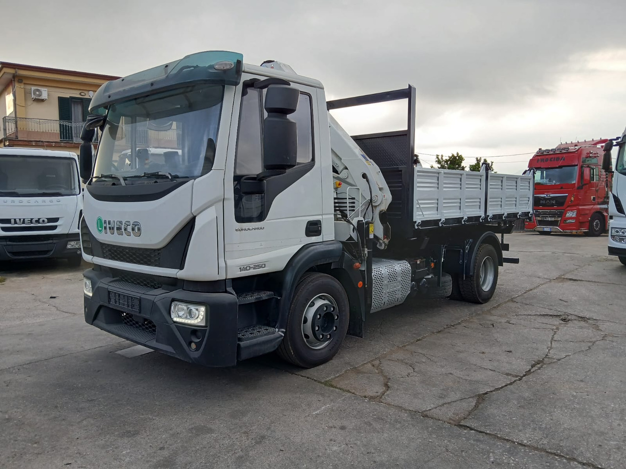 IVECO EUROCARGO 140-250 - Crane truck: picture 1 IVECO EUROCARGO 140-250 - Crane truck: picture 1