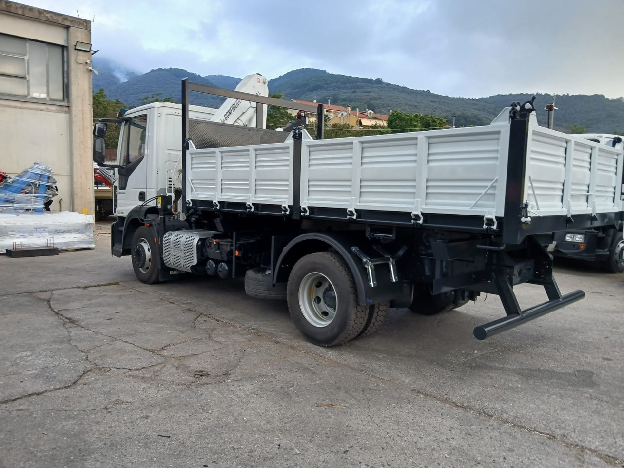 Crane truck IVECO EUROCARGO 140-250: picture 9