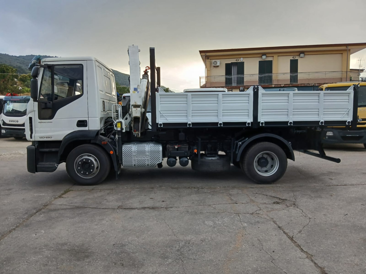 Crane truck IVECO EUROCARGO 140-250: picture 13
