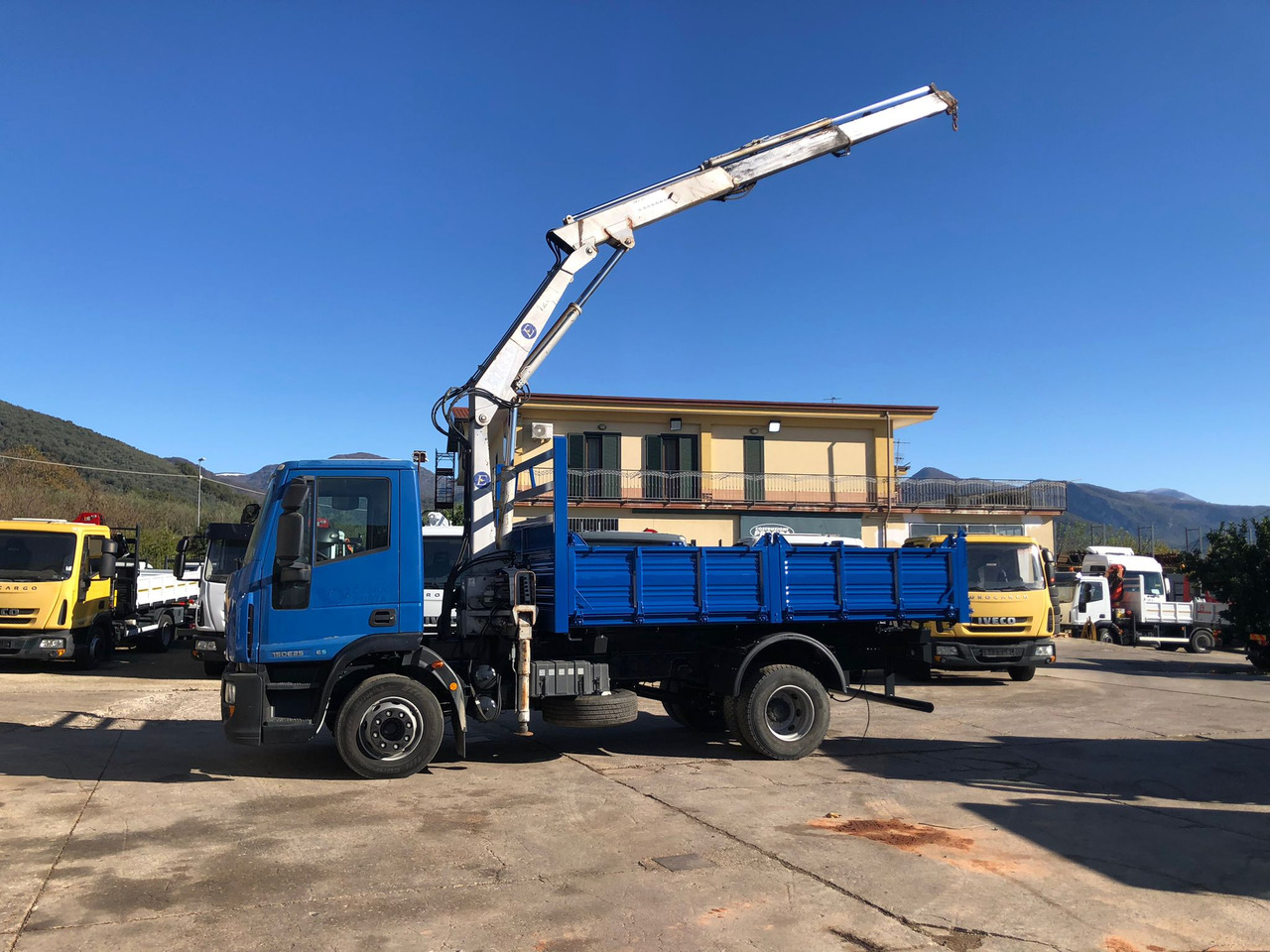 Crane truck IVECO EUROCARGO 150E25P: picture 6